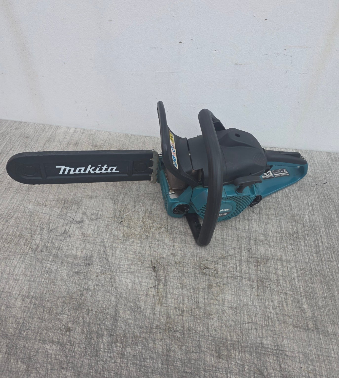 Makita 32Cc 350mm Utilty Petrol Chainsaw Ex Demo
