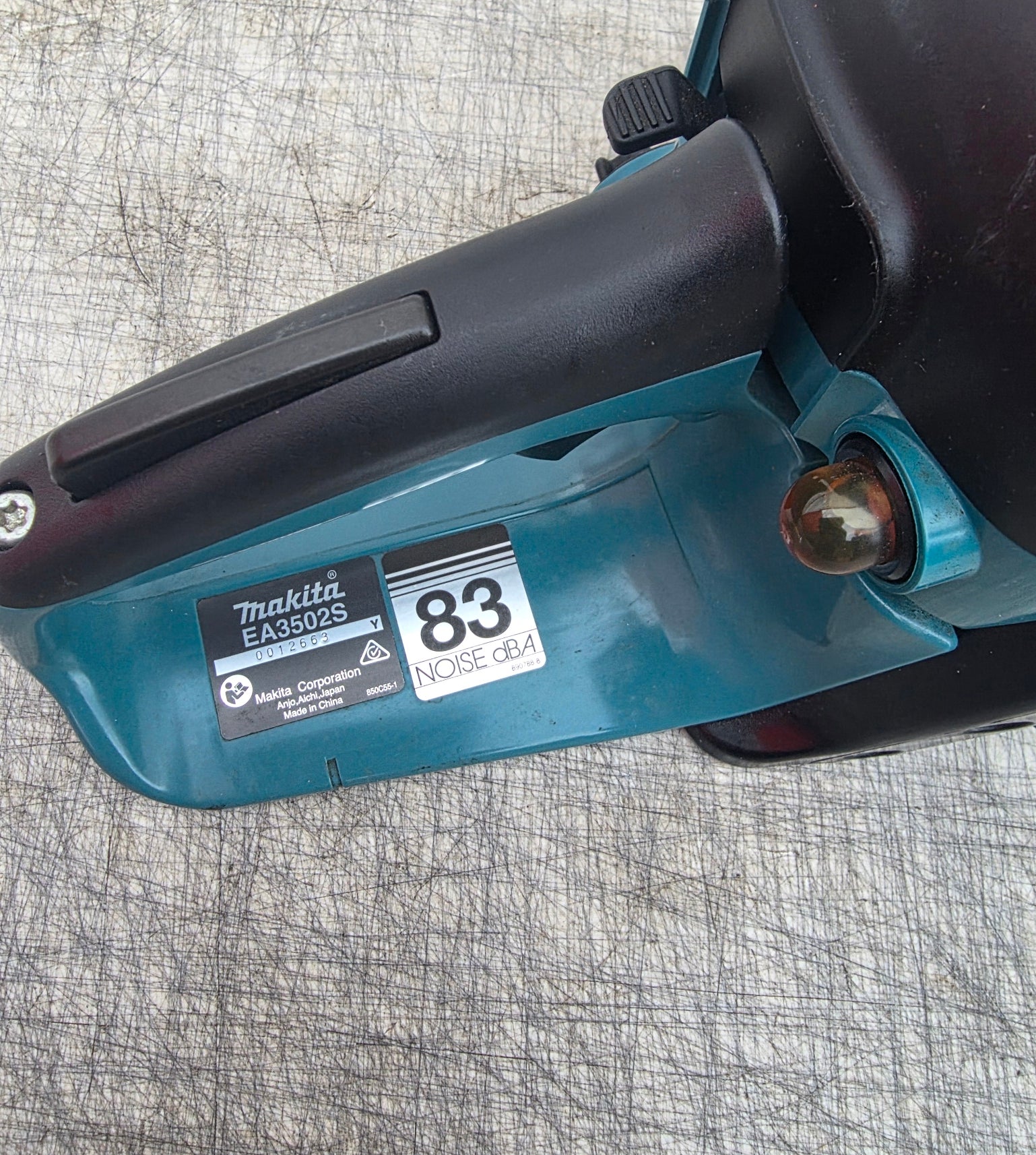 MAKITA CHAINSAW 35cc 16 40cm 3/8 Ex Demo