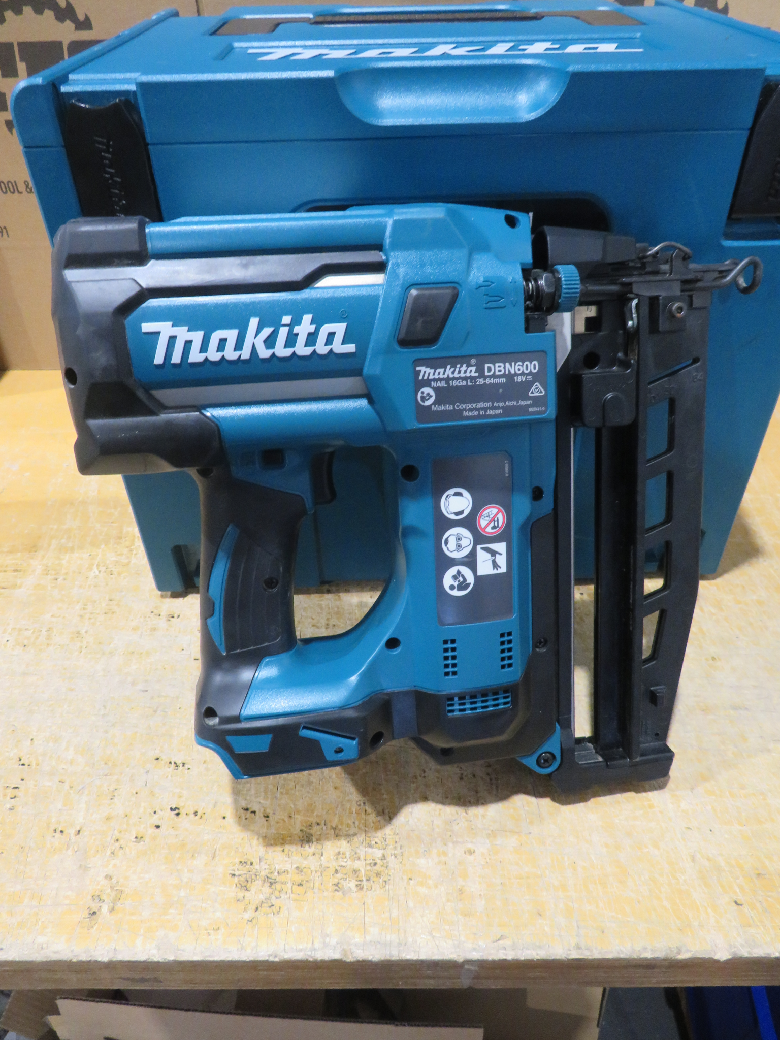 MAKITA 18V LXT 16Ga BRAD-straight