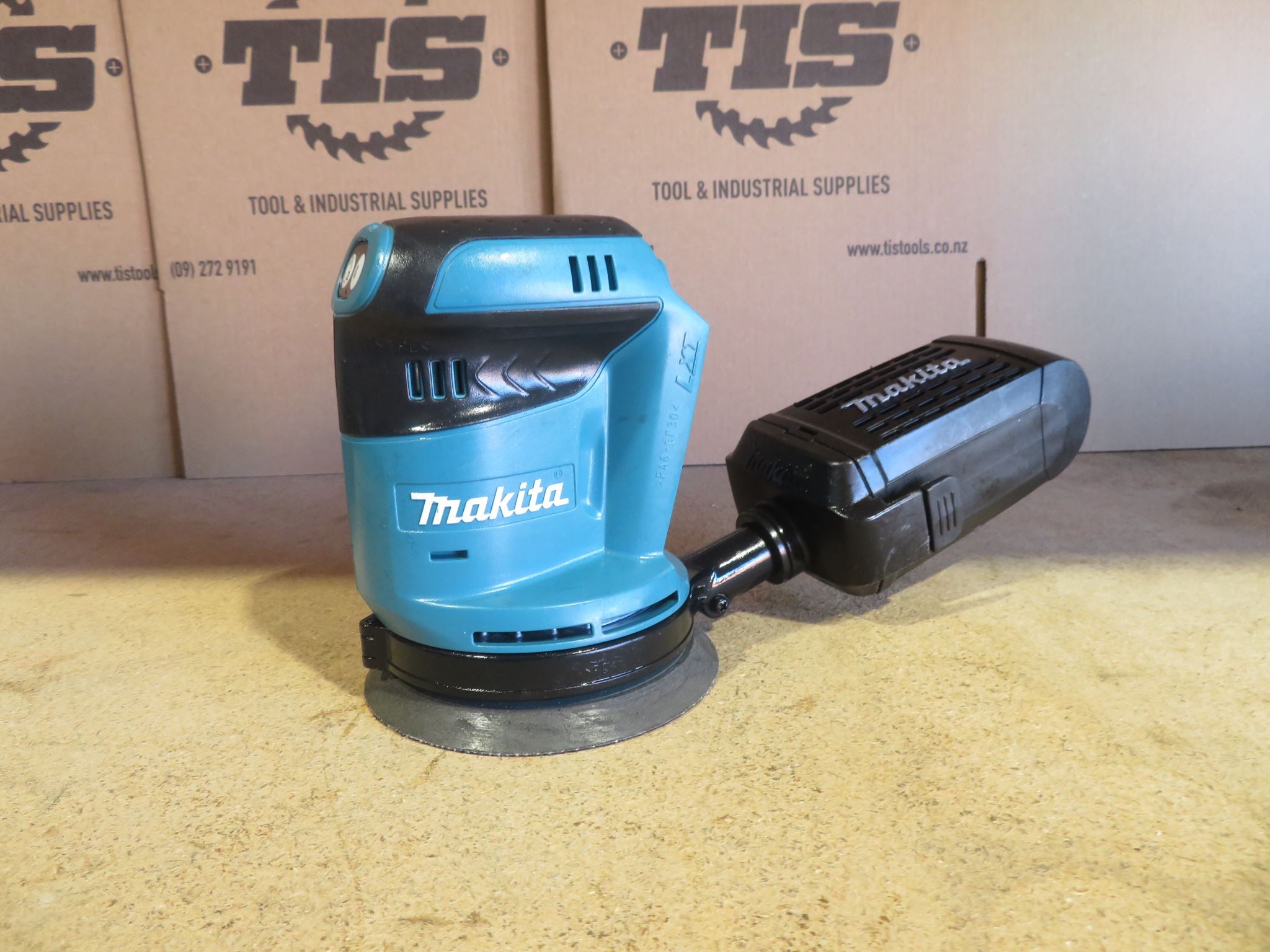 MAKITA 18V LXT RANDOM ORBITAL SANDER