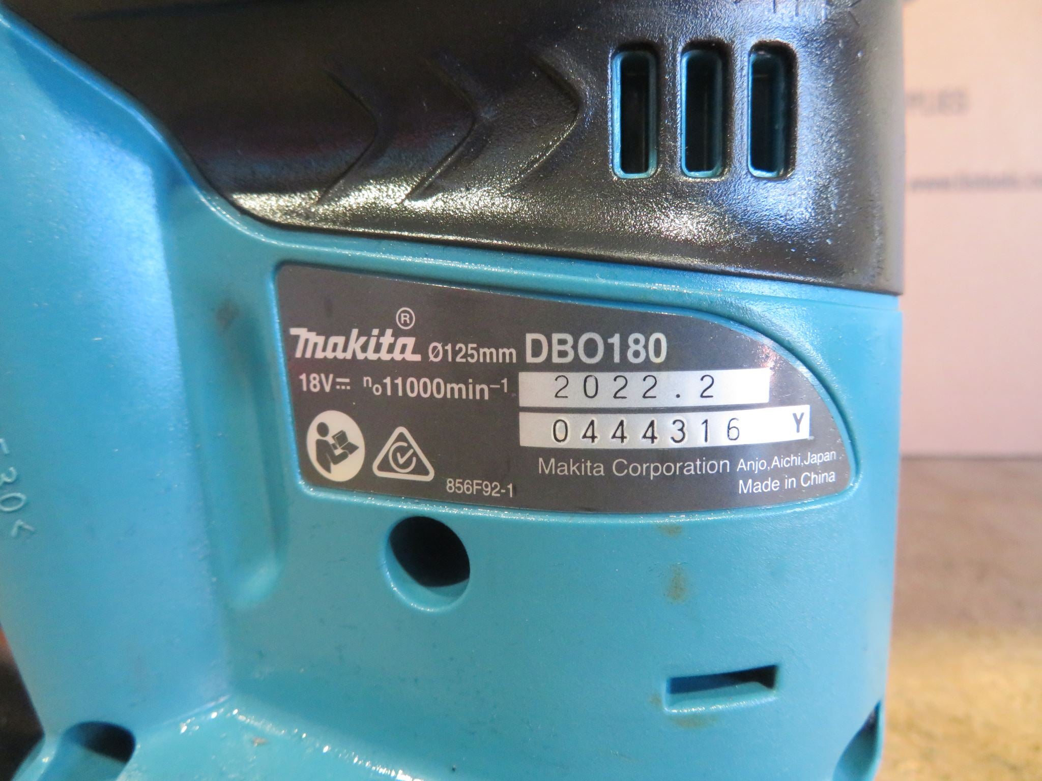 MAKITA 18V LXT RANDOM ORBITAL SANDER