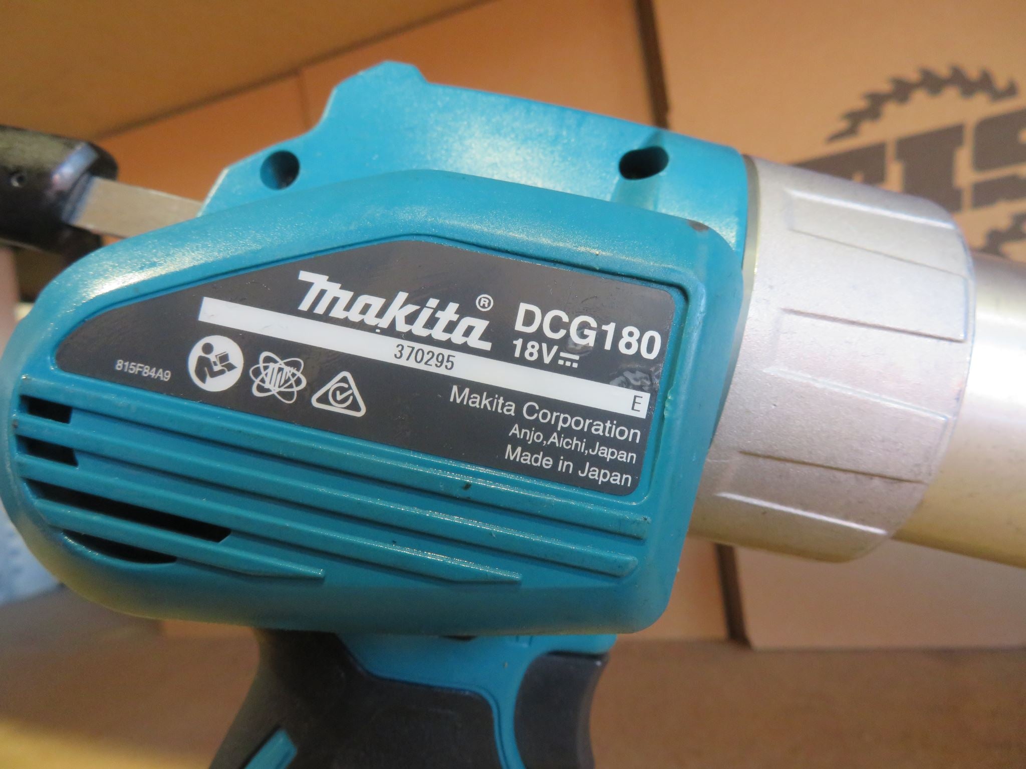 Makita EX DEMO 18V LXT CAULKING GUN 600ml