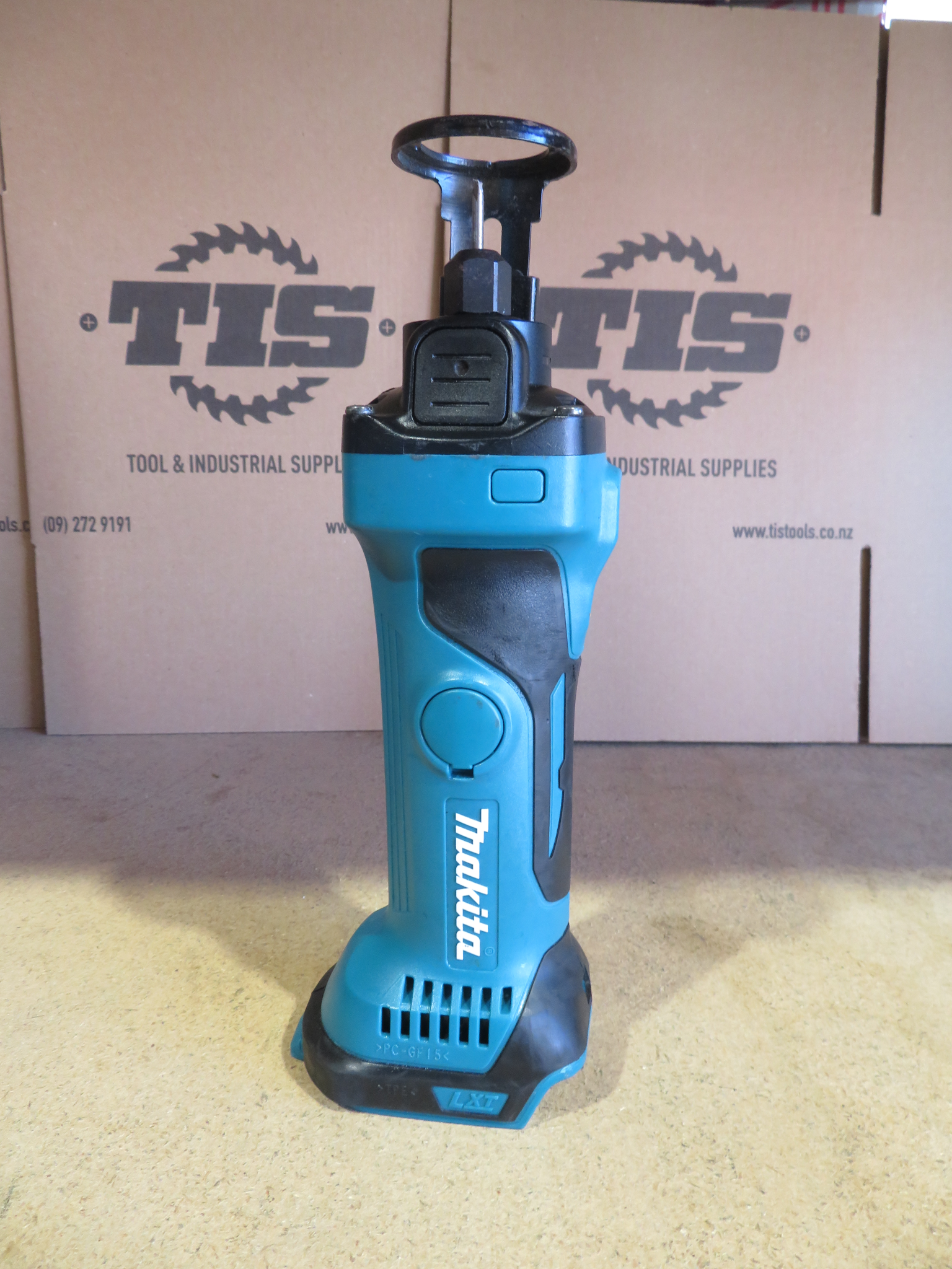 MAKITA 18V LXT CUT-OUT TOOL Ex Demo