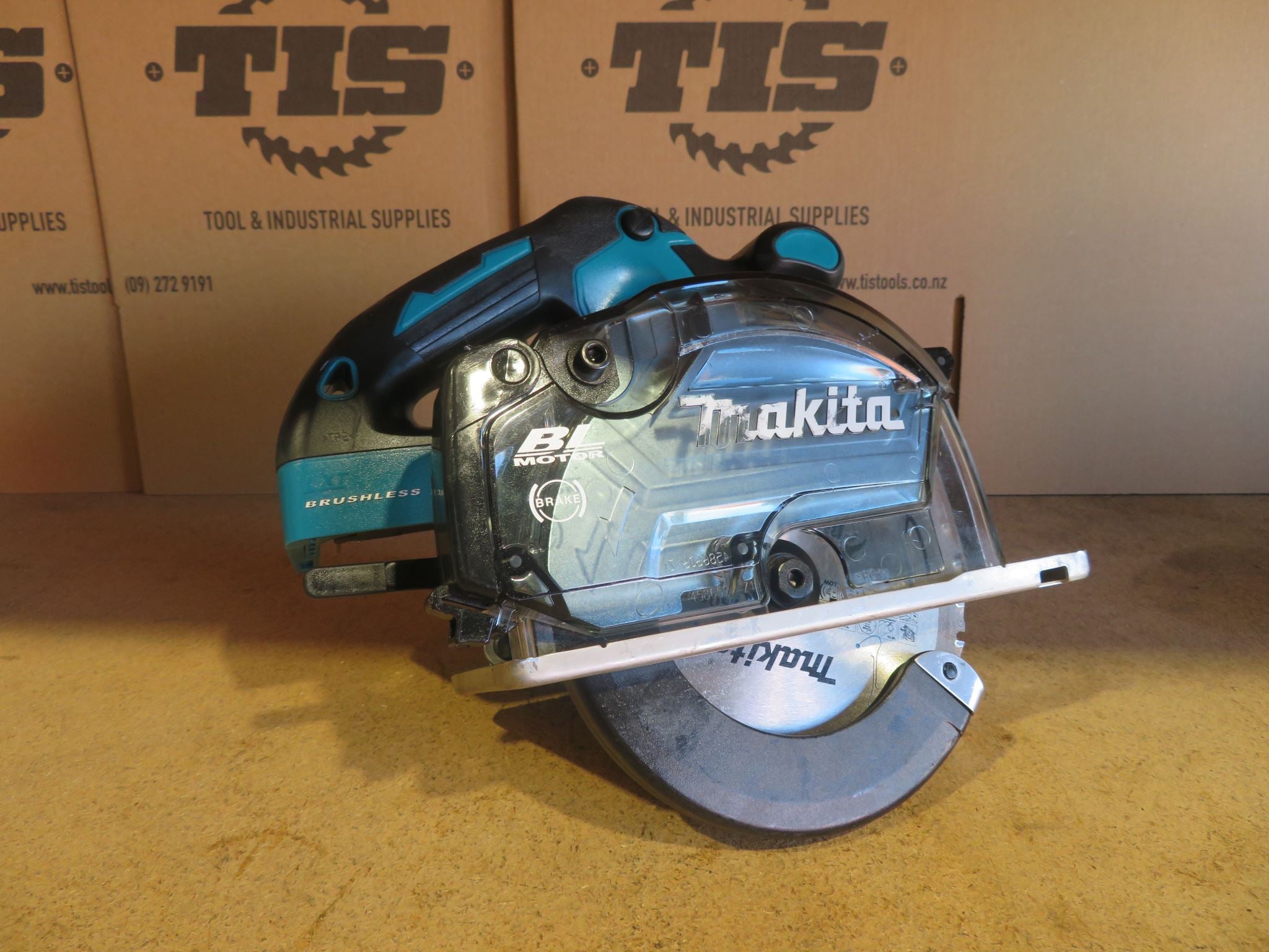 MAKITA EX DEMO 18V LXT BL METAL CUTTER 150mm