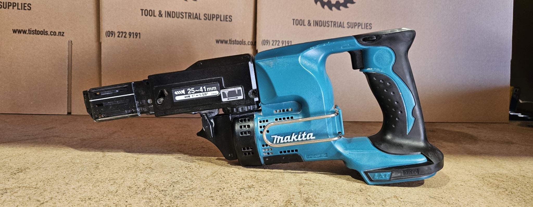 MAKITA EX DEMO 18V LXT AUTO FEED SCREWDRIVER