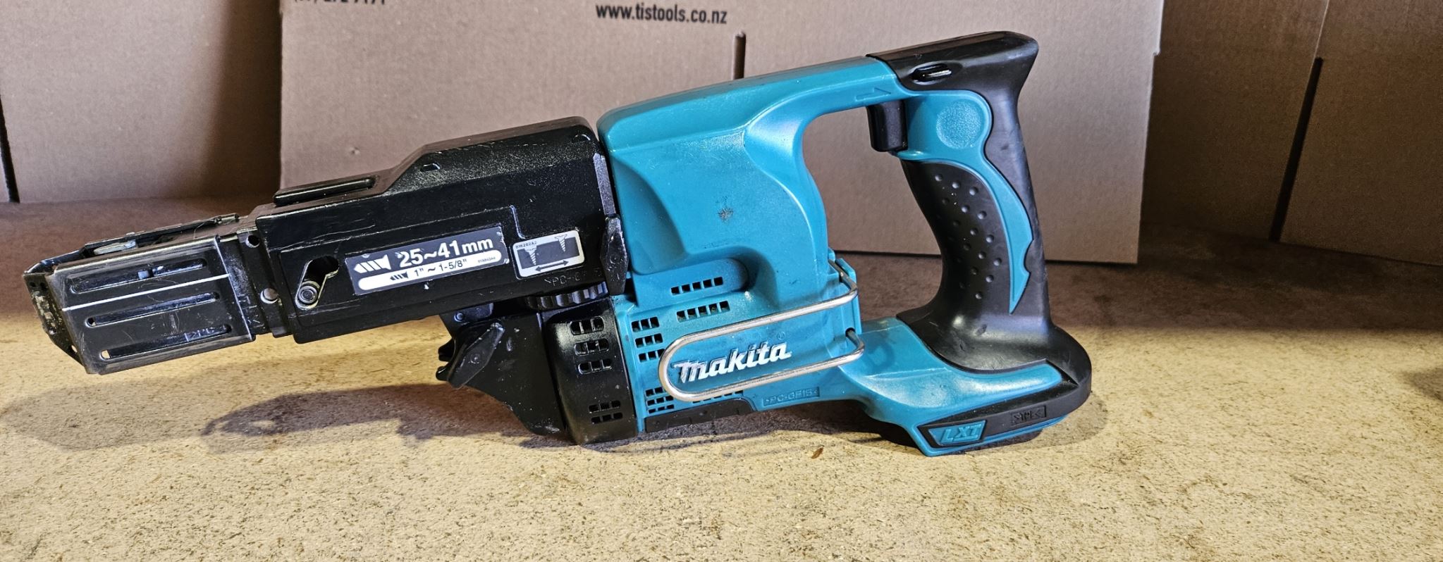 MAKITA EX DEMO 18V LXT AUTO FEED SCREWDRIVER