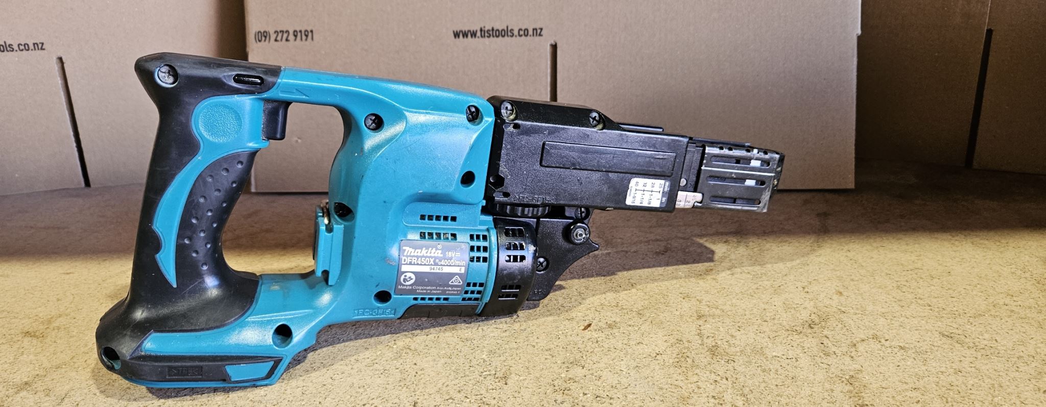 MAKITA EX DEMO 18V LXT AUTO FEED SCREWDRIVER