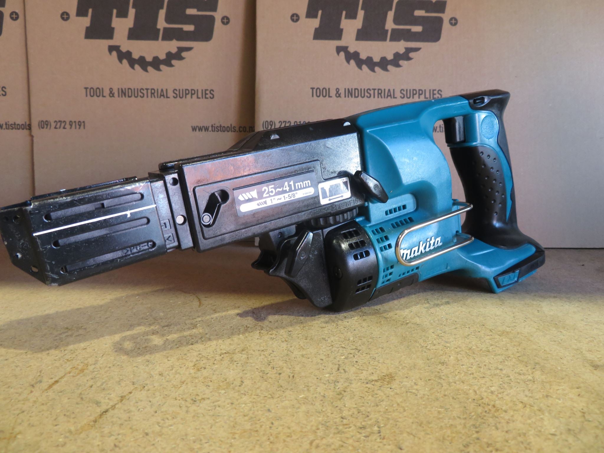 MAKITA EX DEMO 18V LXT AUTO FEED SCREWDRIVER