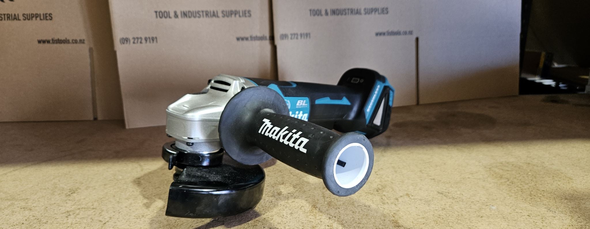 MAKITA EX DEMO 18V BL GRINDER 125mm Paddle