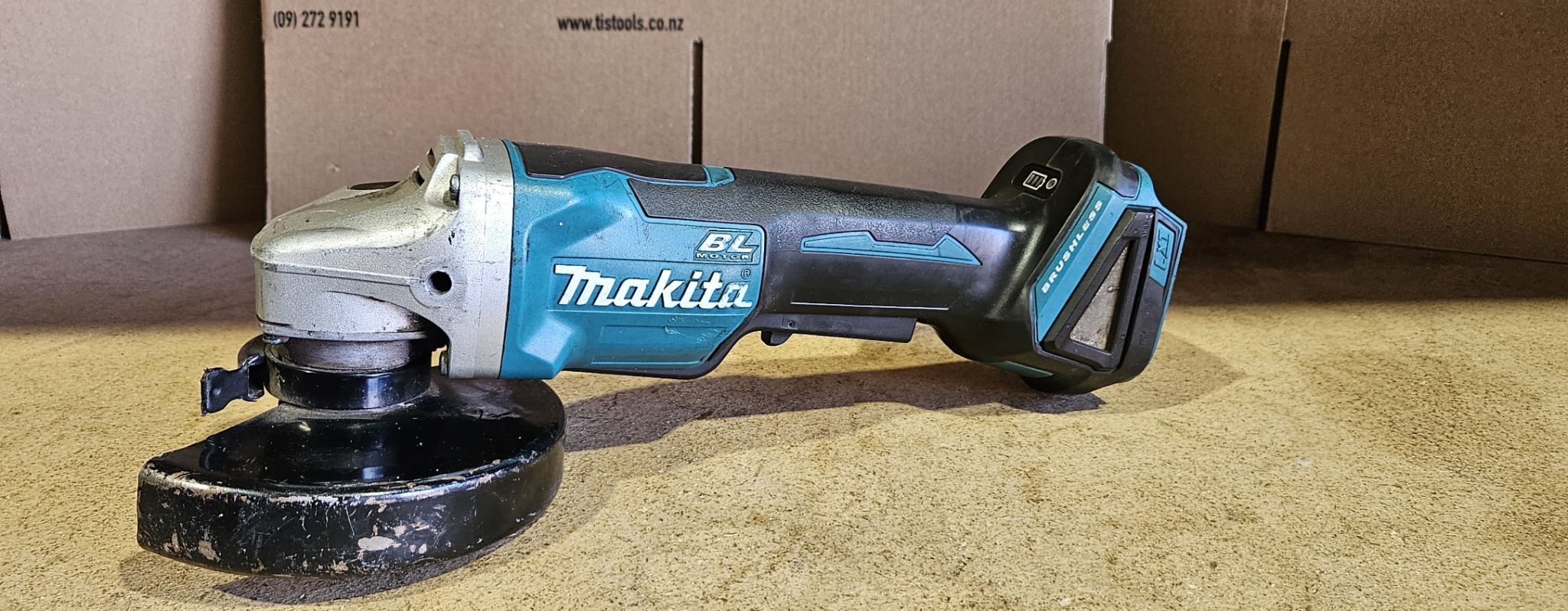 MAKITA EX DEMO 18V BL GRINDER 125mm Paddle