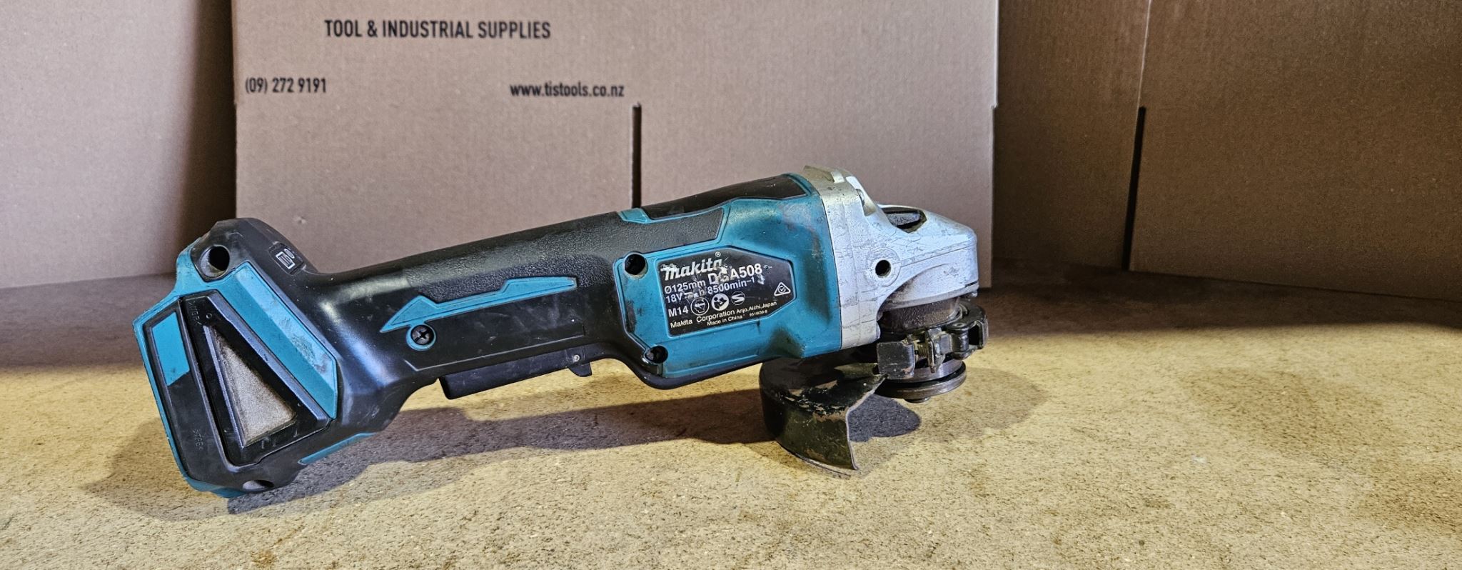 MAKITA EX DEMO 18V BL GRINDER 125mm Paddle