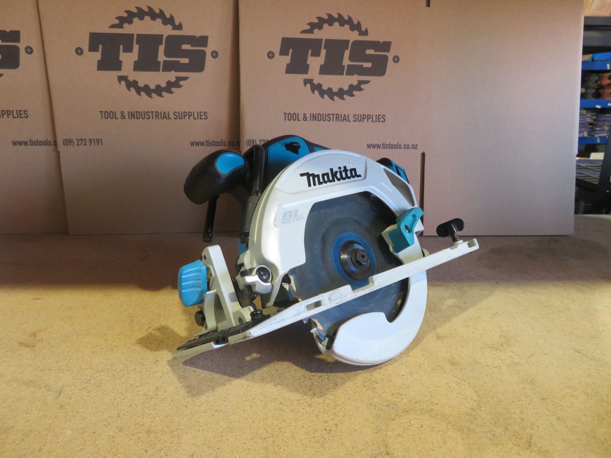 Makita EX DEMO 18V LXT Brushless 165mm Circular Saw