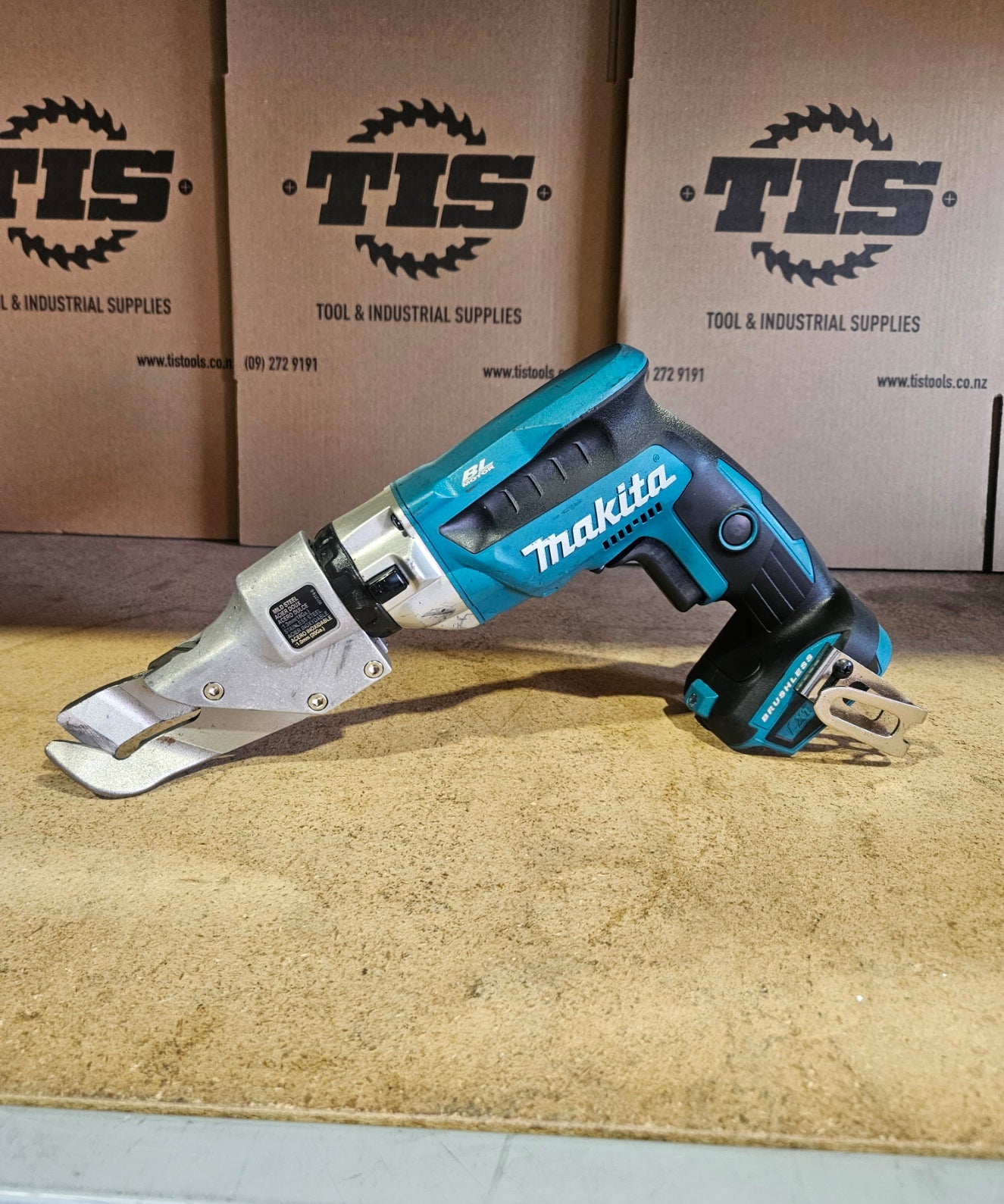 Makita Ex Demo DJS131Z 18V LXT Brushless 18 Gauge 1.3mm Offset Shear