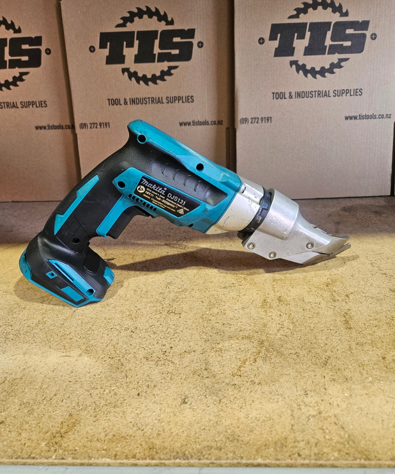 Makita Ex Demo DJS131Z 18V LXT Brushless 18 Gauge 1.3mm Offset Shear