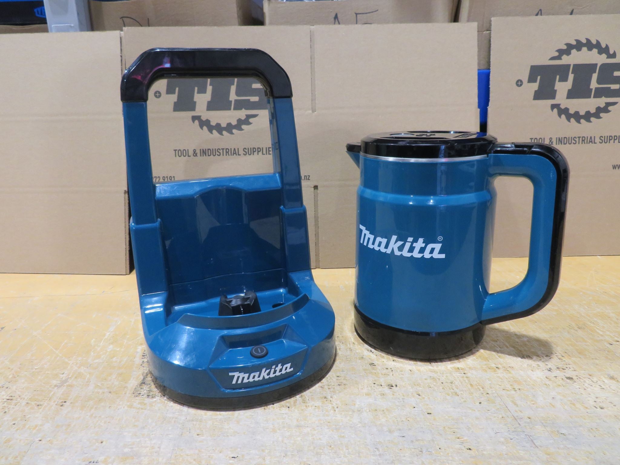 Makita 18V X 2 Lxt Kettle 800Ml Ex demo