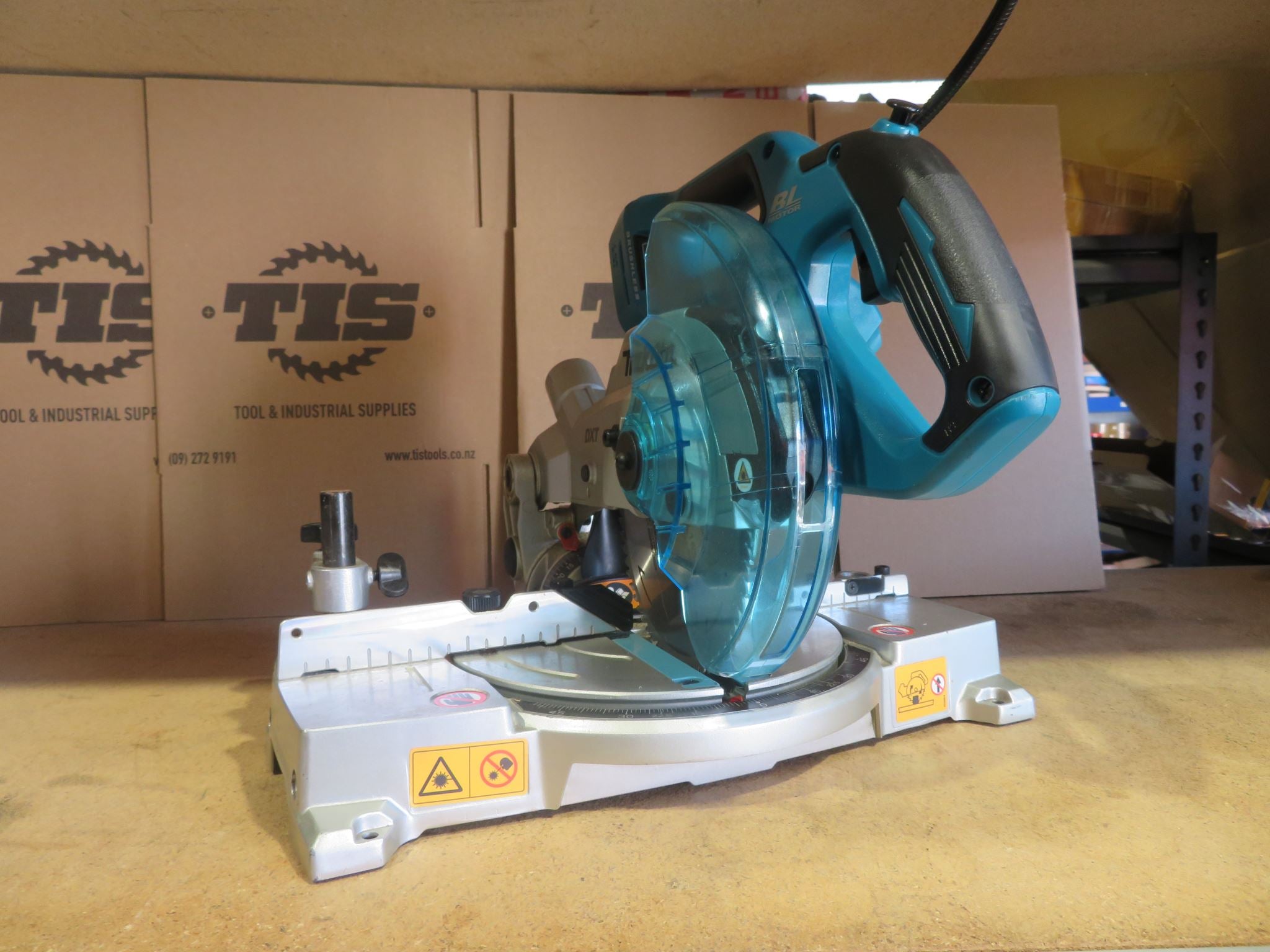 Makita Ex Demo DLS600Z 18V LXT Compact Brushless 165mm (6-1/2in) Mitre Saw