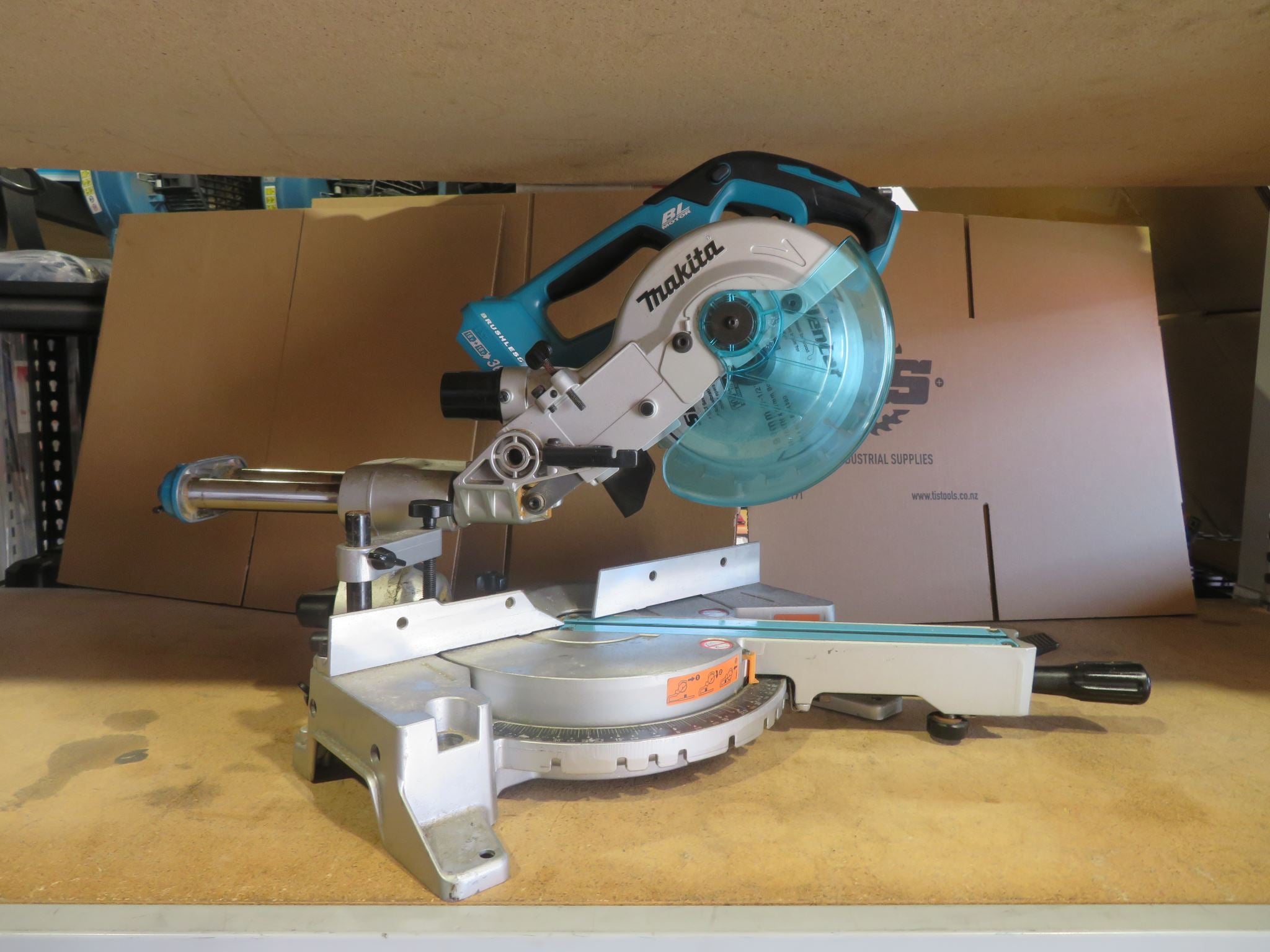 Makita EX DEMO 18Vx2 36V LXT Brushless 190mm 7-1/2 Slide Compound Mitre Saw