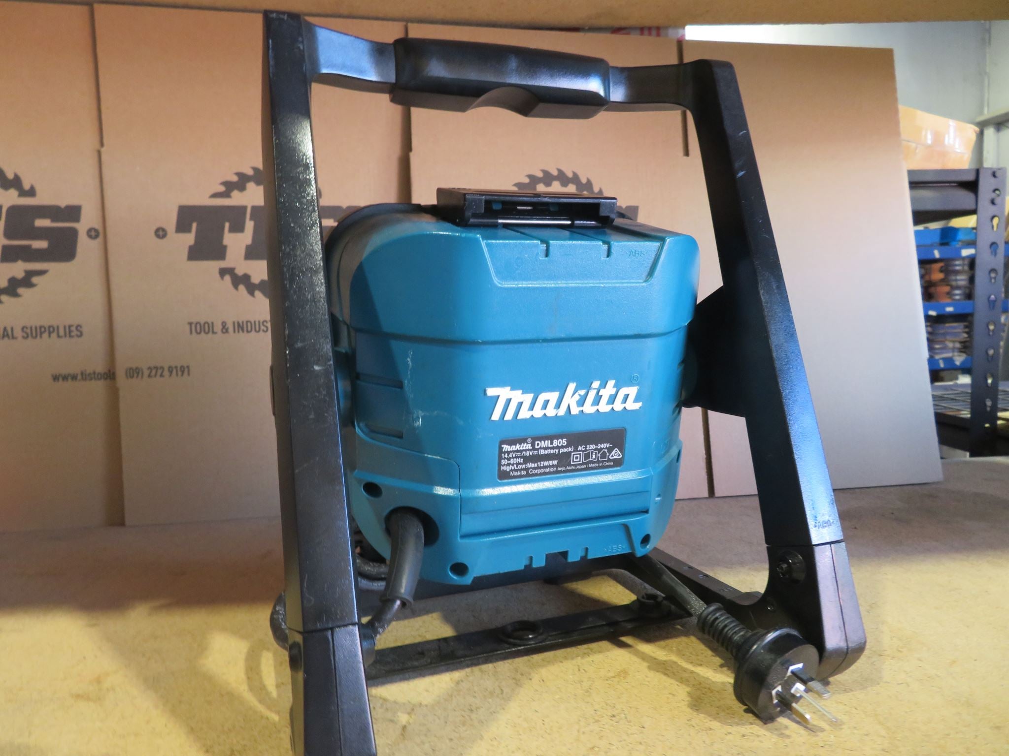Makita Ex Demo 18V LXT Lithium-Ion Cordless/Corded 20 L.E.D. Work Light,