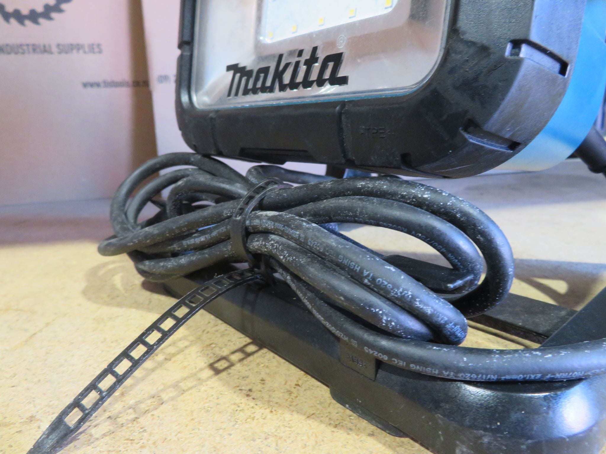 Makita Ex Demo 18V LXT Lithium-Ion Cordless/Corded 20 L.E.D. Work Light,