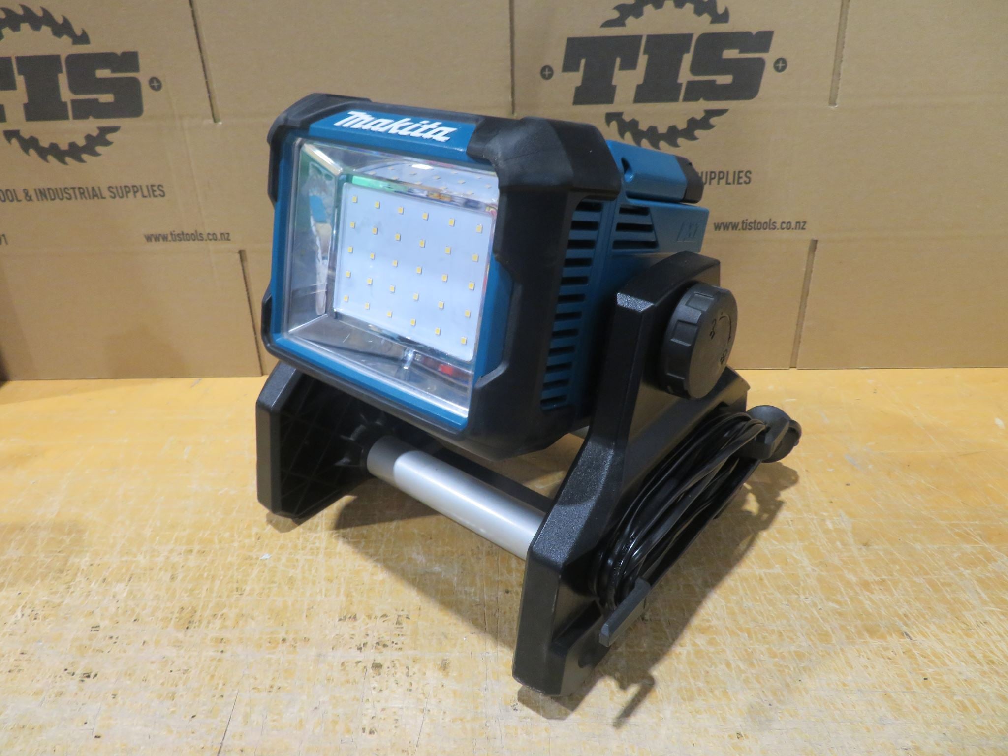 Makita Ex Demo DML811 18V LXT / AC 3,000lm LED Work Light