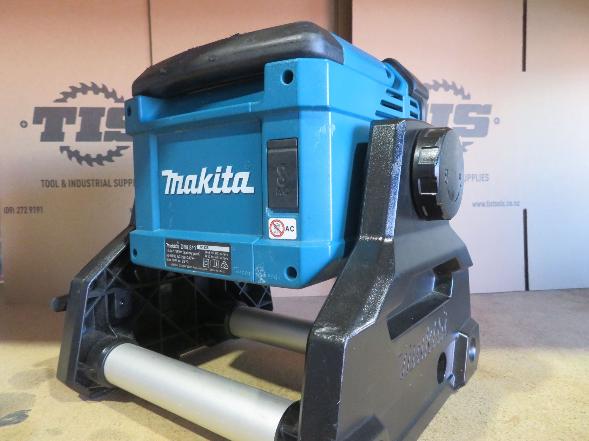 Makita Ex Demo DML811 18V LXT / AC 3,000lm LED Work Light