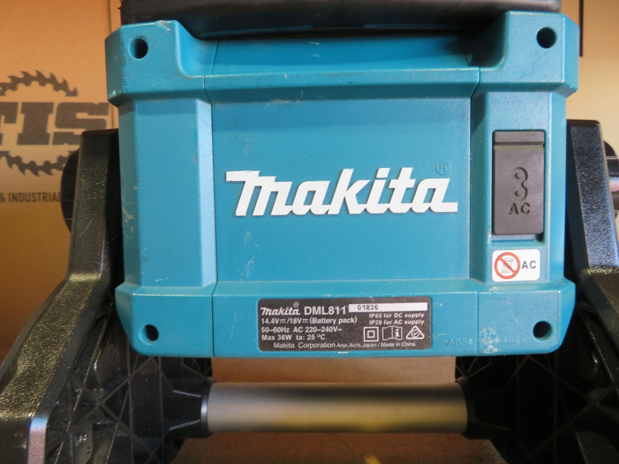 Makita Ex Demo DML811 18V LXT / AC 3,000lm LED Work Light