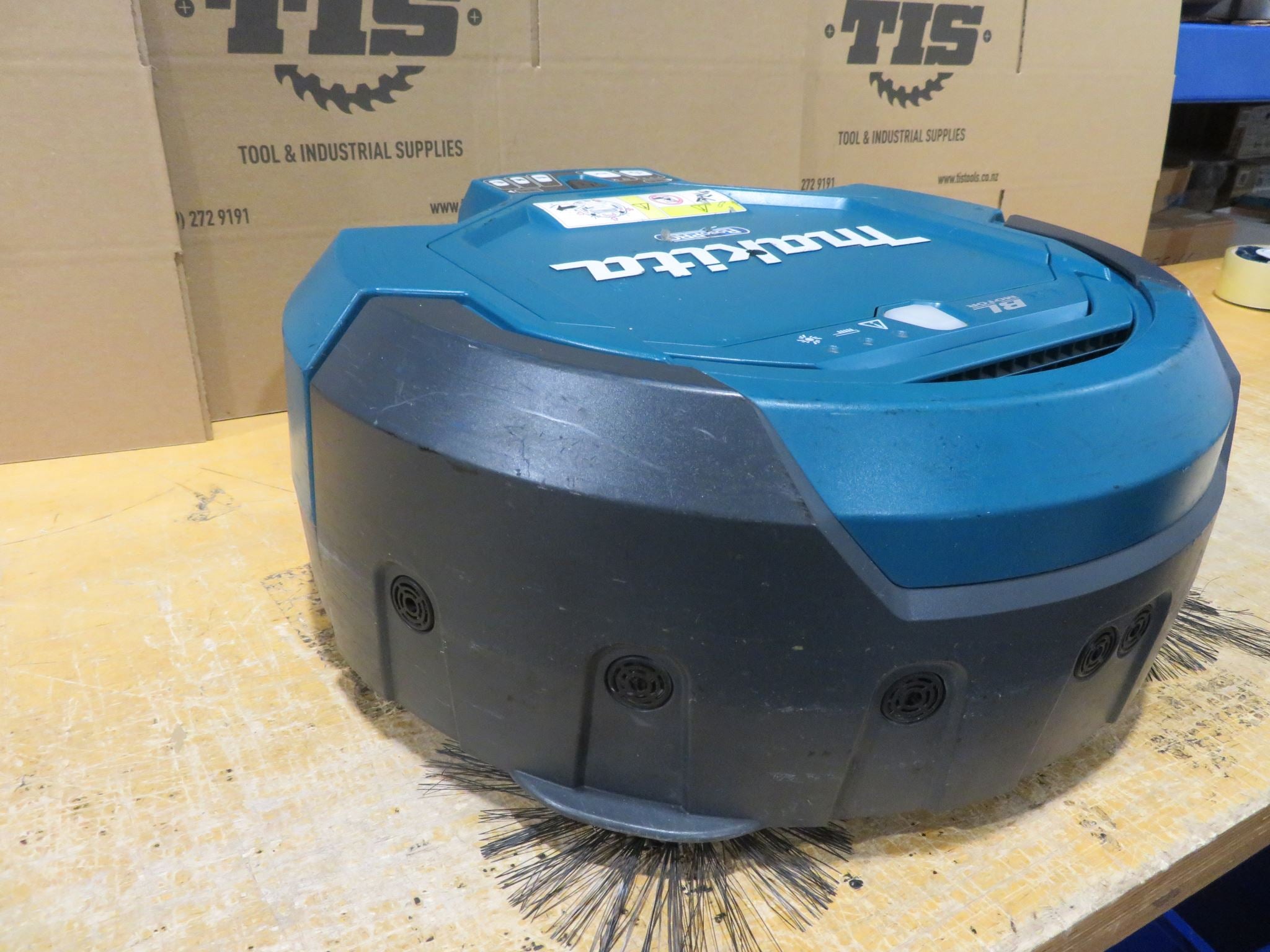 Makita EX DEMO 18V LXT BL ROBO PRO CLEANER