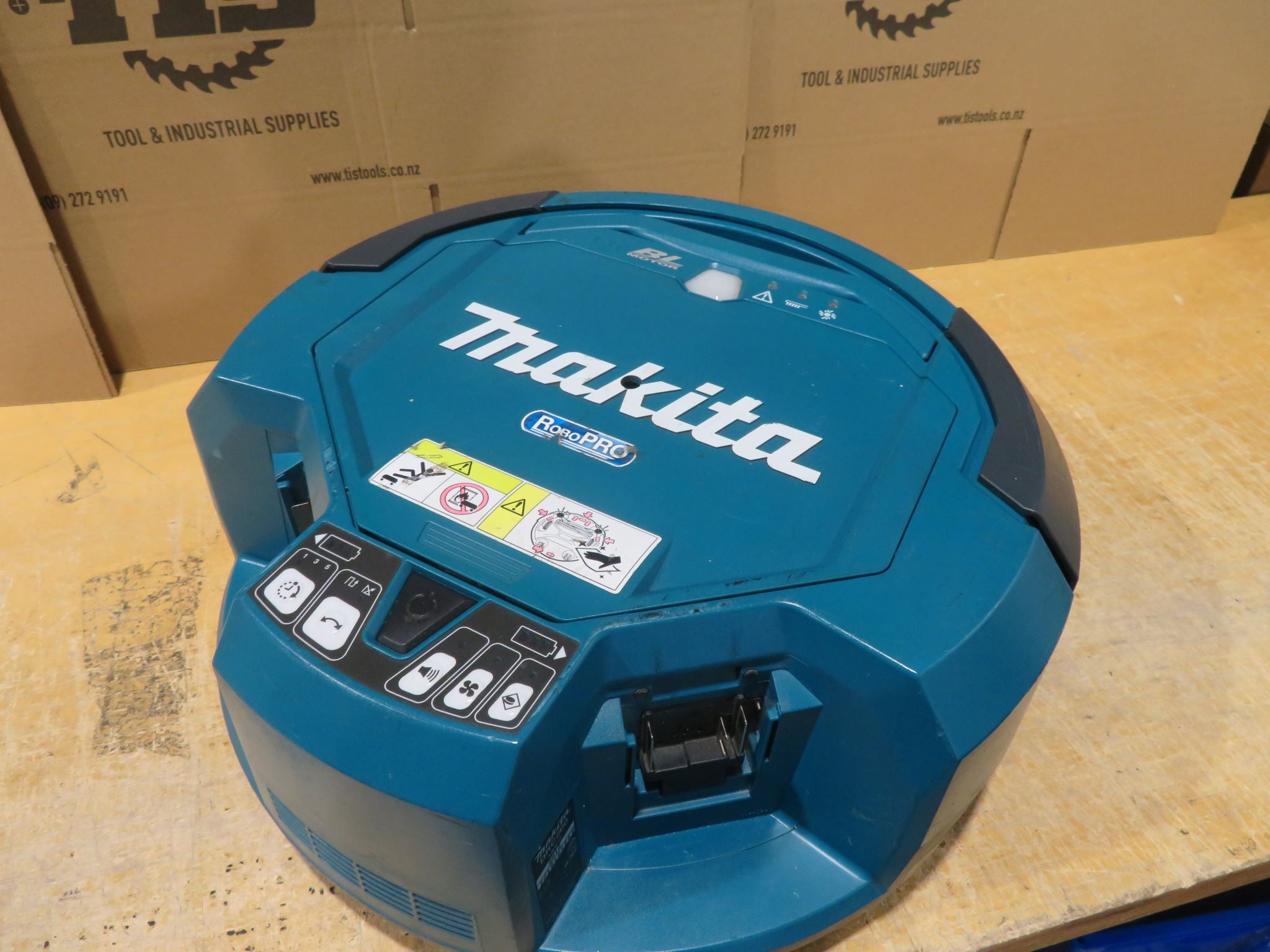 Makita EX DEMO 18V LXT BL ROBO PRO CLEANER
