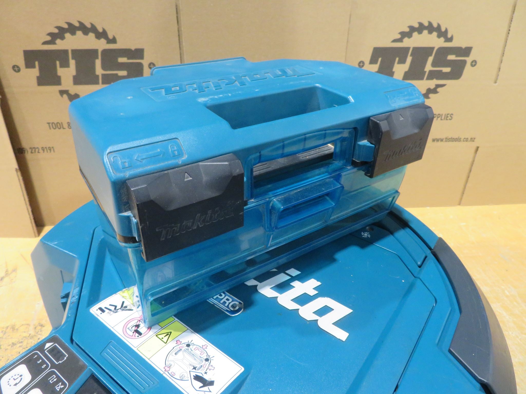 Makita EX DEMO 18V LXT BL ROBO PRO CLEANER