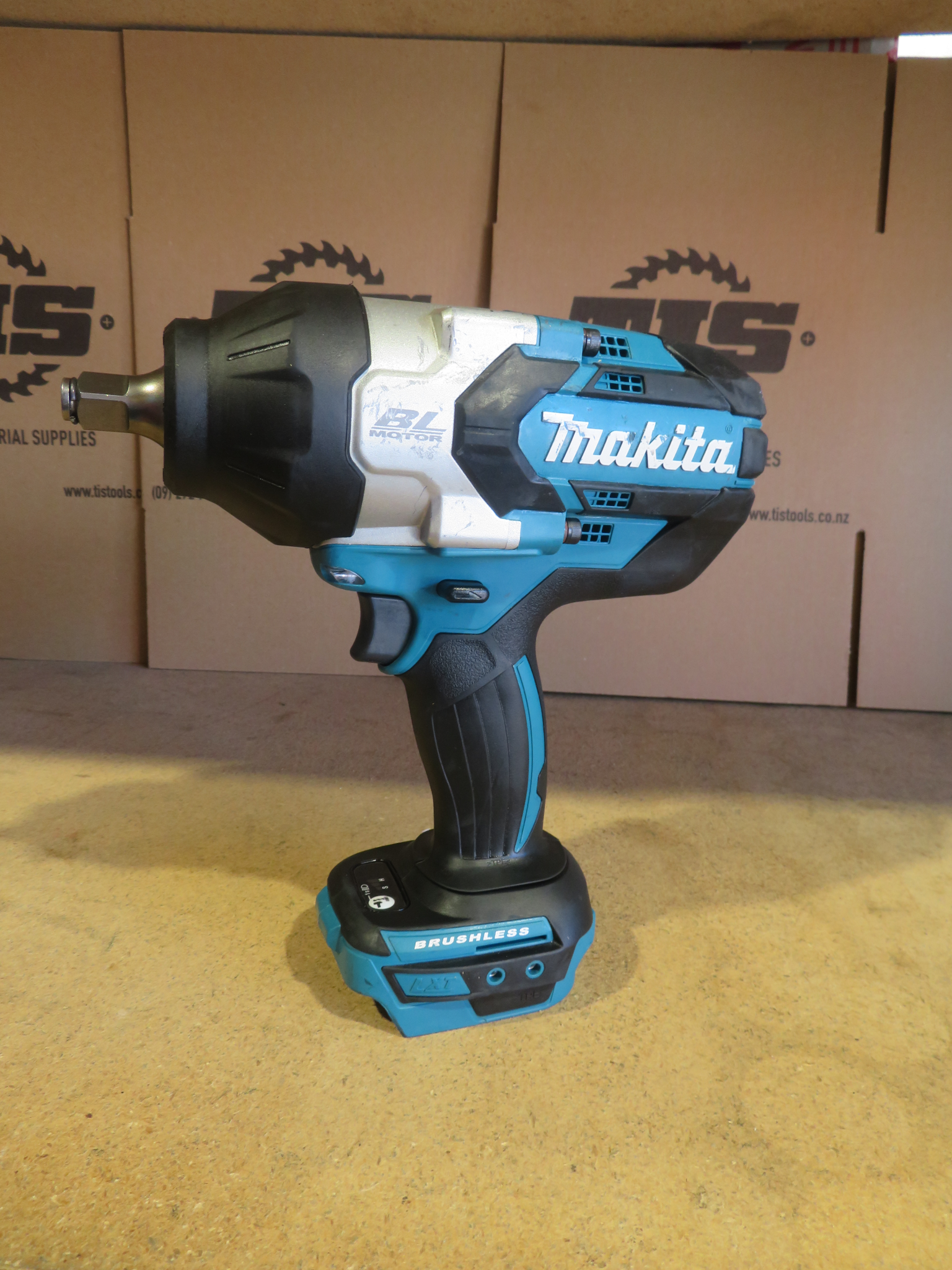 MAKITA 18V LXT BL IMPACT WRENCH 1/2in Ex Demo