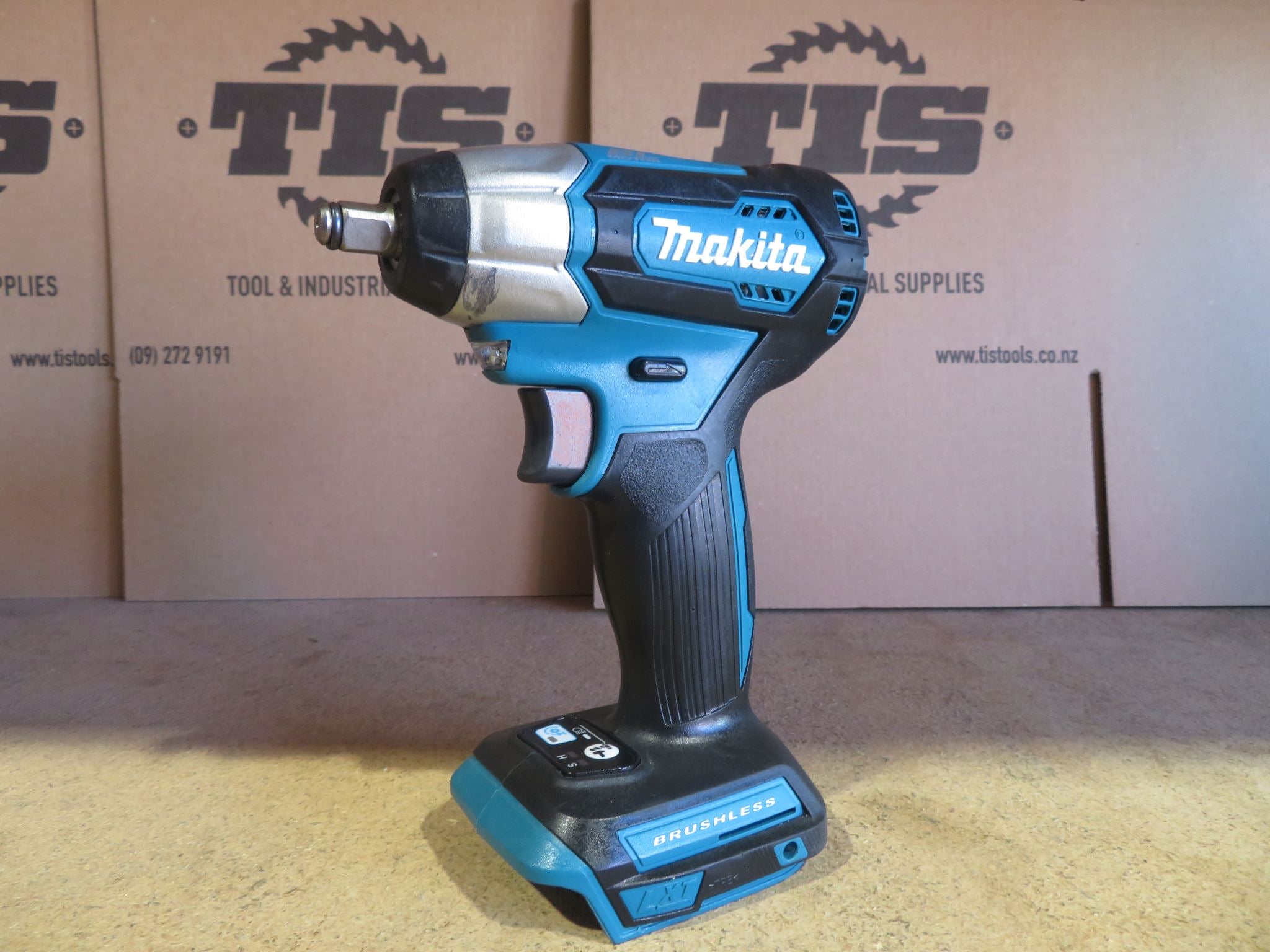 Makita EX DEMO 18V LXT BL 3/8in IMPACT WRENCH