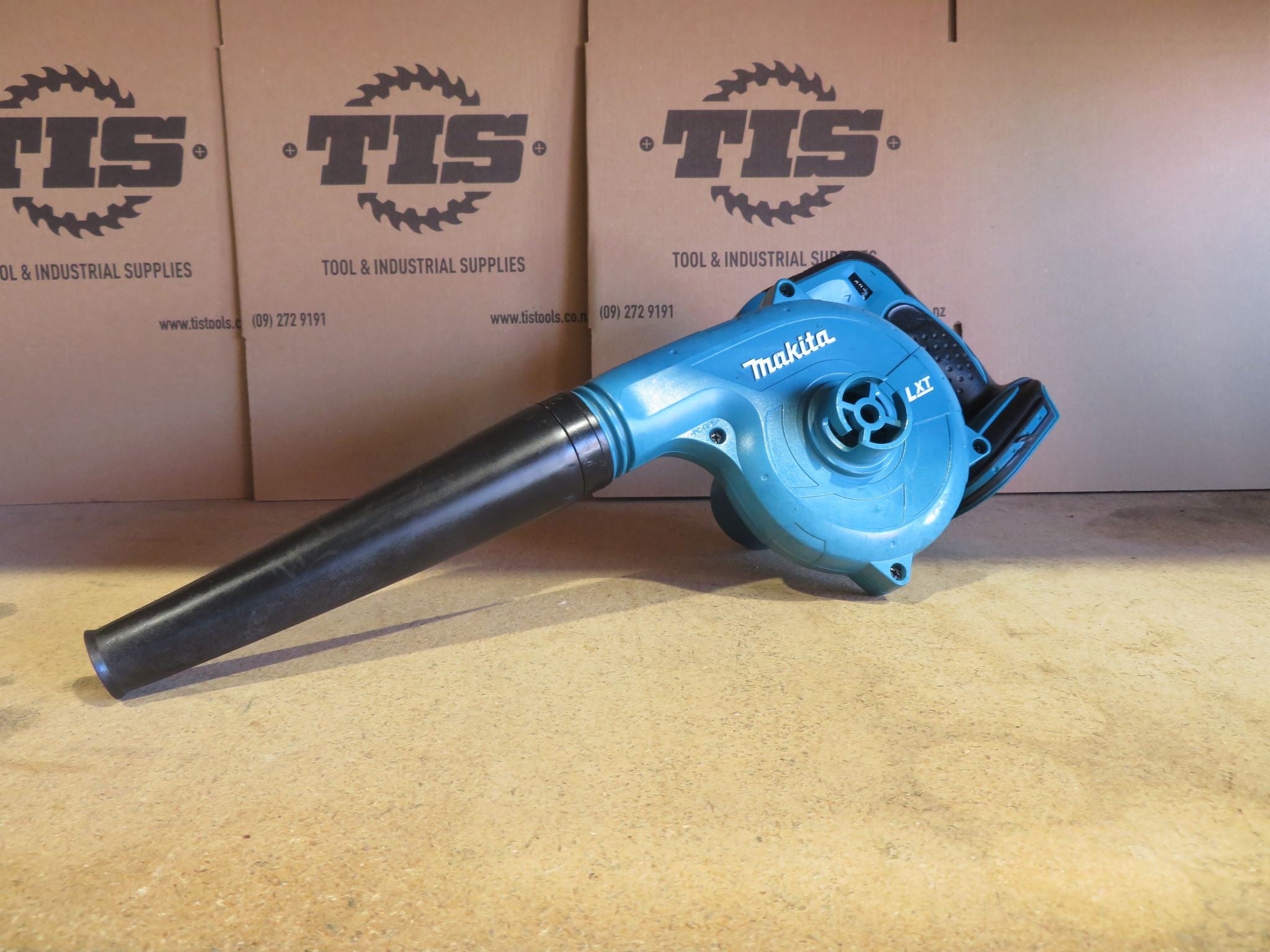 MAKITA Ex Demo 18V LXT Lithium-Ion Cordless Blower Tool Only