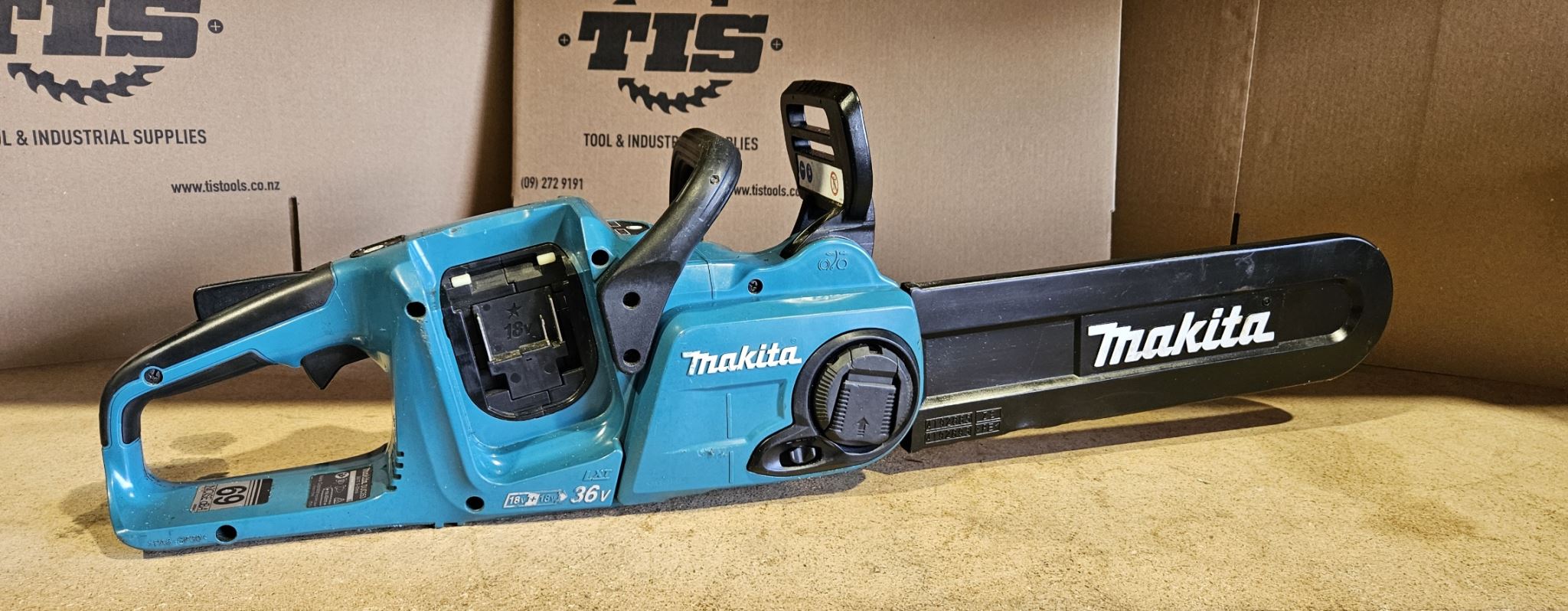 Makita 18Vx2 LXT BL CHAINSAW 350mm Ex Demo