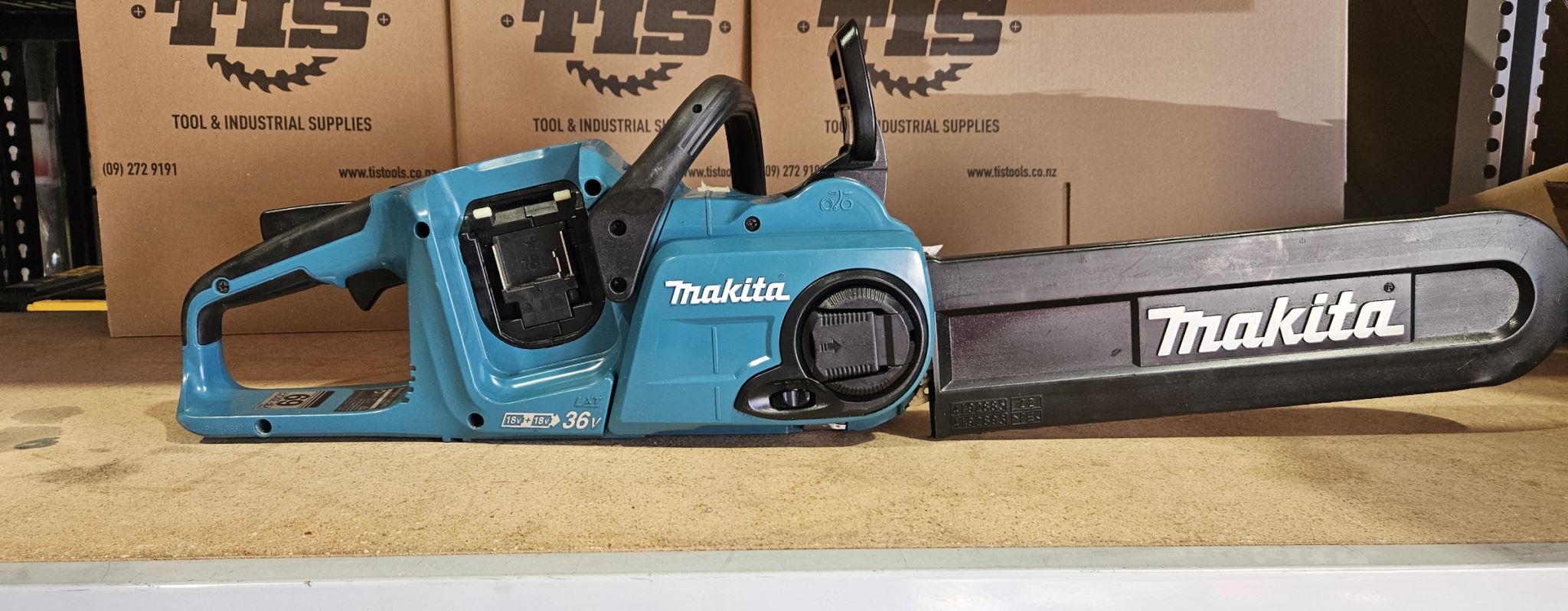 Makita 18Vx2 LXT BL CHAINSAW 350mm Ex Demo