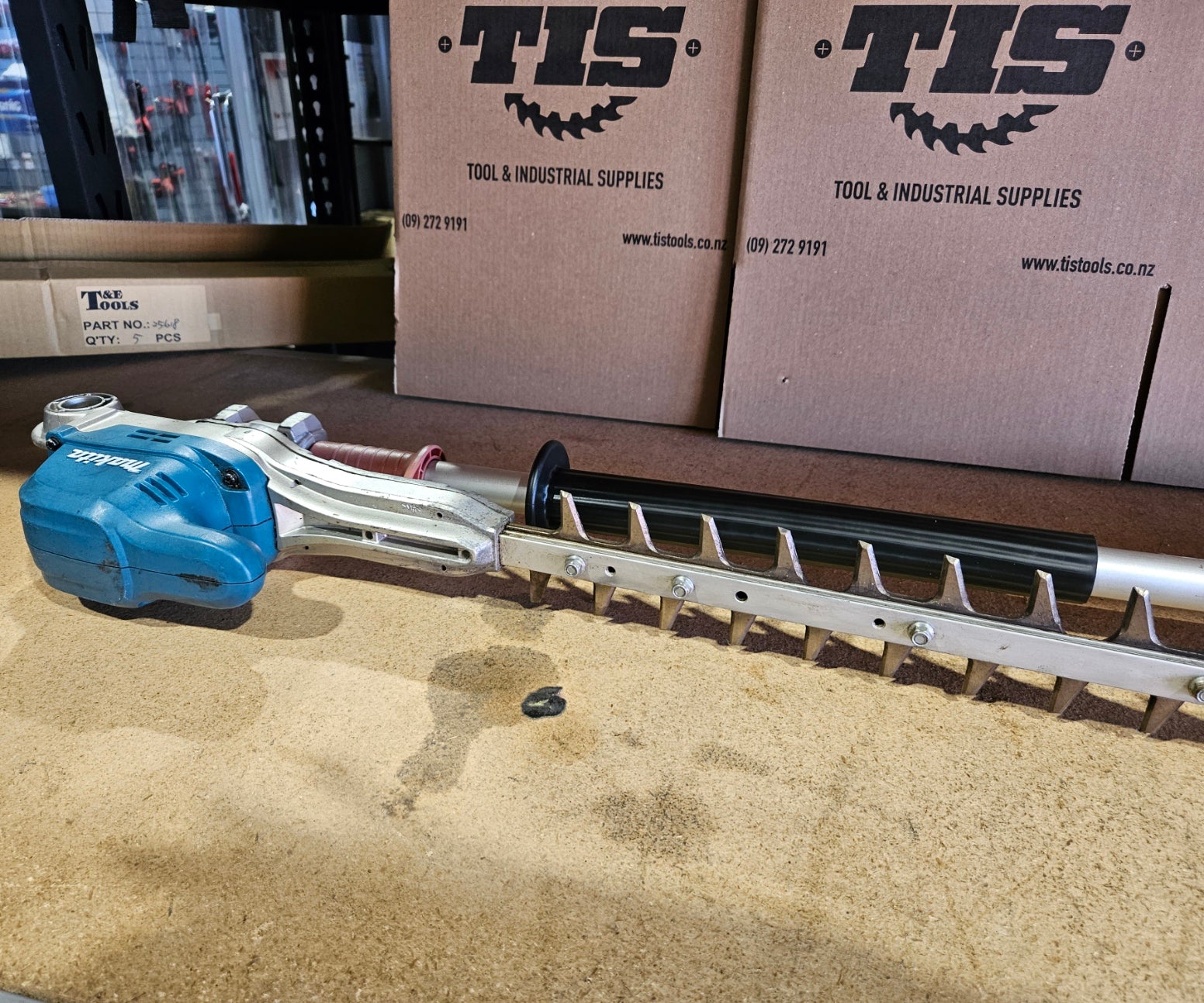 Makita 18V POLEHEDGE Angle 500mm Ex Demo