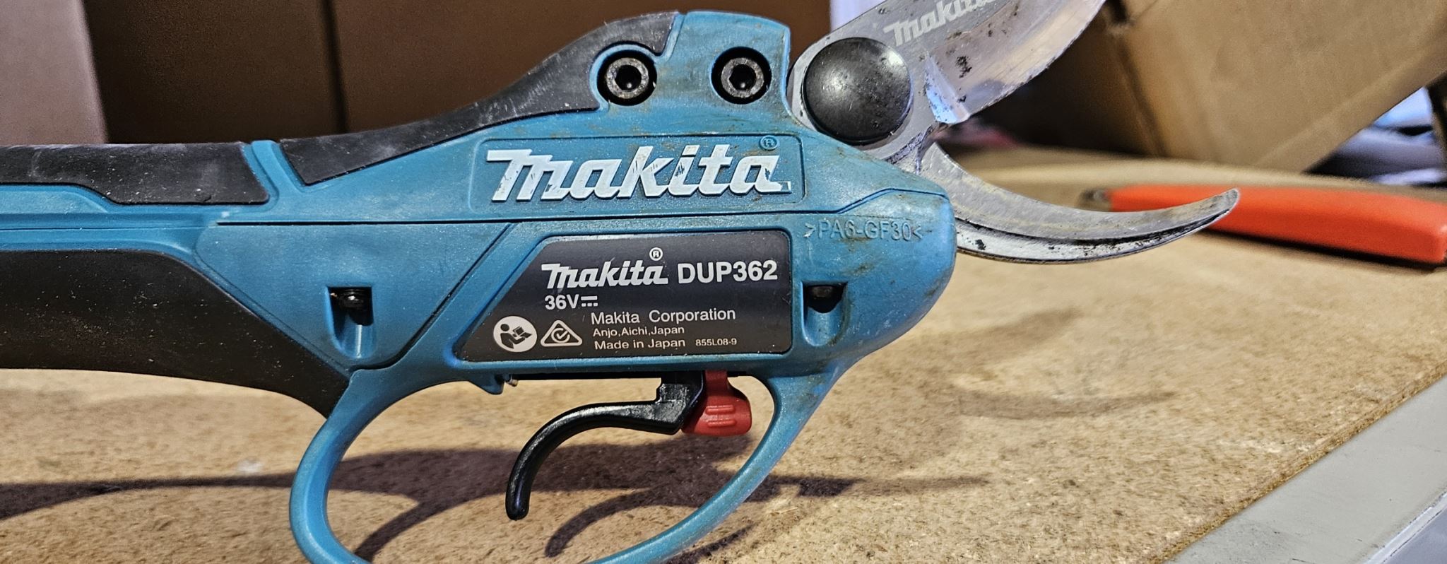 Makita 18Vx2 BL LXT PRUNING SHEAR Ex Demo
