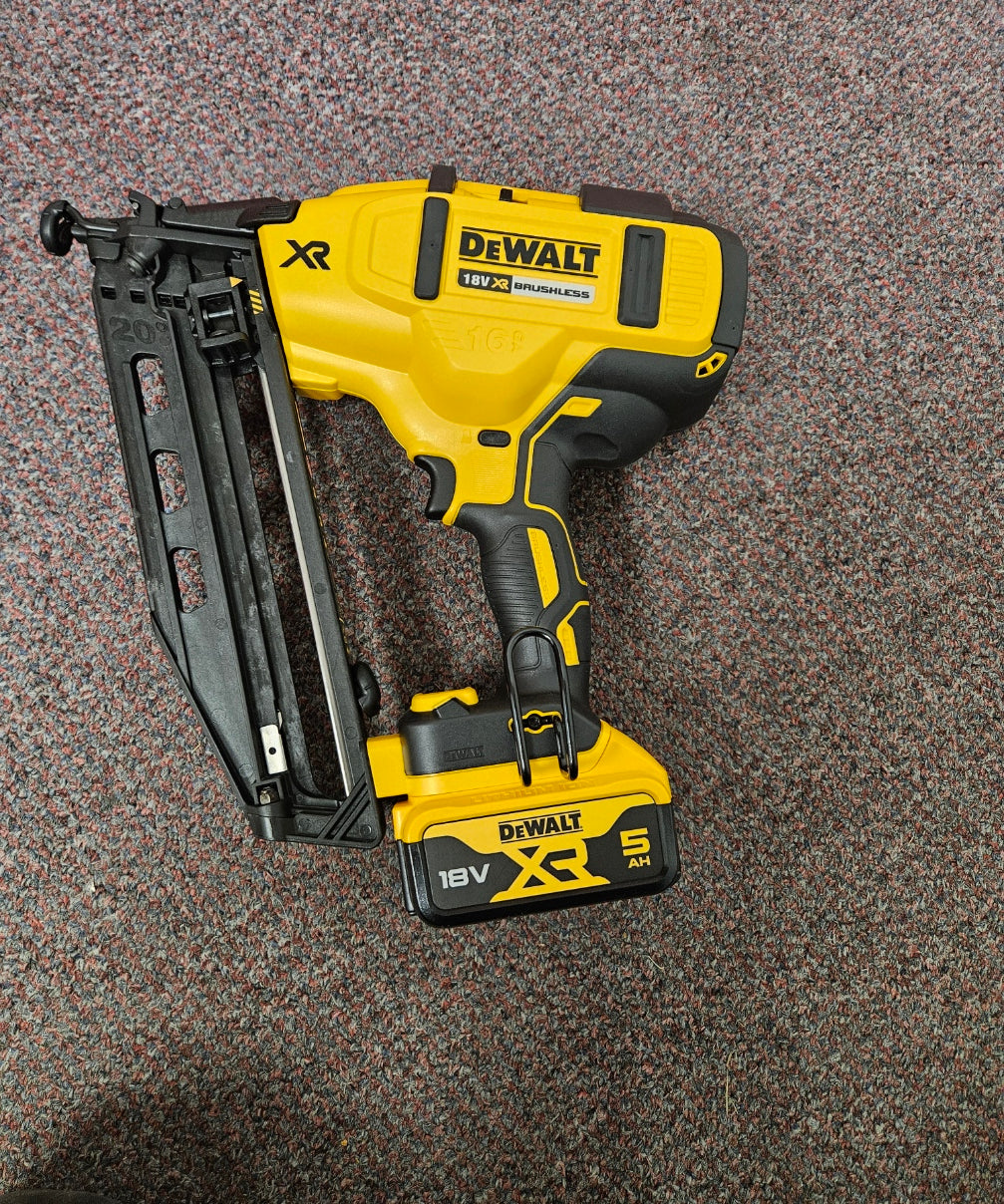 Dewalt 18V XR Seq only16Ga Finish Nailer And Battery